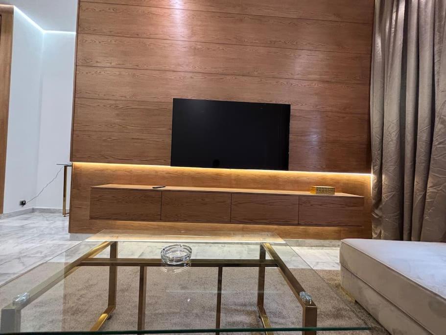 Corniche Casablanca- Luxueuse Gold Star Casablanca