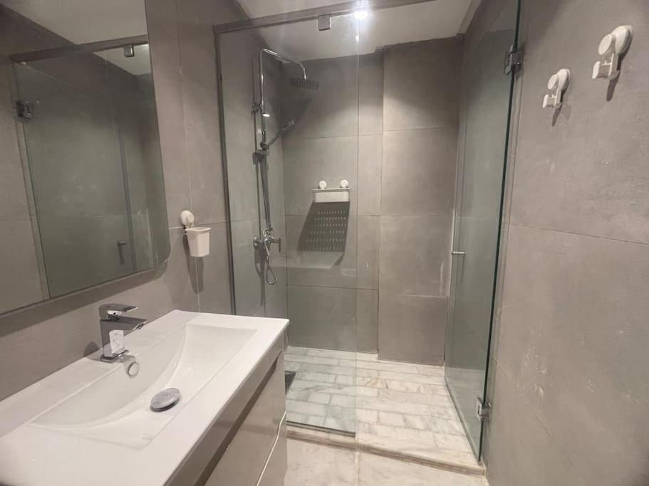 Corniche Casablanca- Luxueuse Gold Star Casablanca
